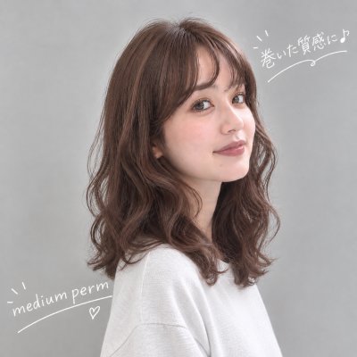 32mmで巻いた質感ミディアムパーマ