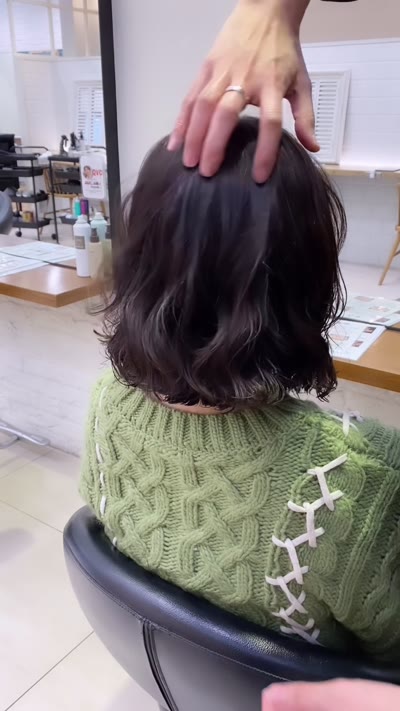 柔らかなボブコテ巻き風パーマ