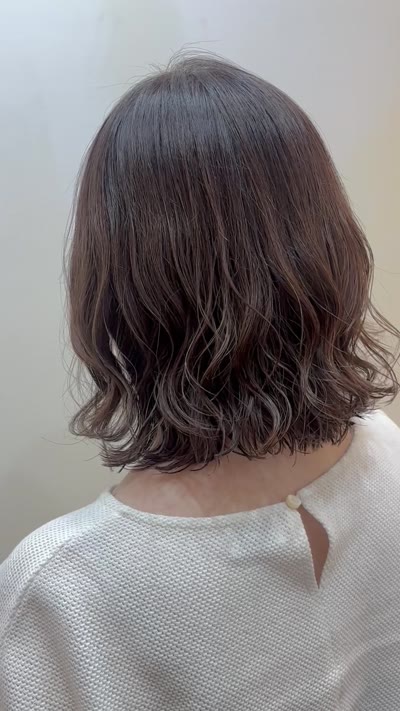 ふんわりした質感に！コテ巻き風ボブパーマ