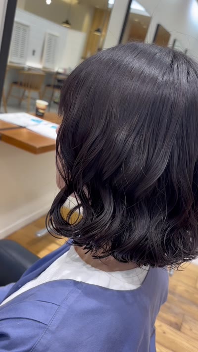 広がらないコテ巻き風ボブパーマ